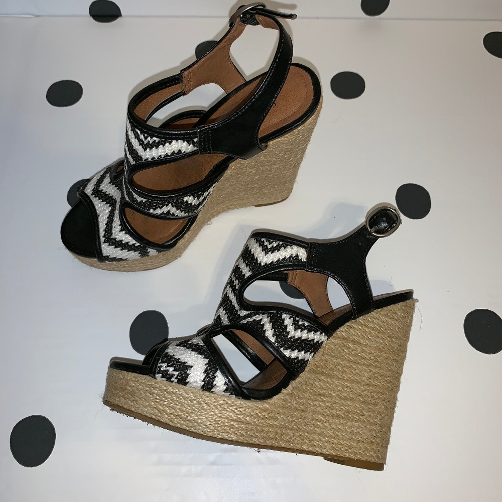 Lucky Brand| Black & White wedge shoe-5.5
